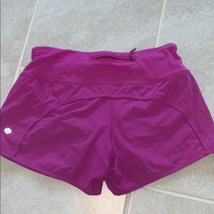 LULULEMON RARE polar pink run times short / size 4